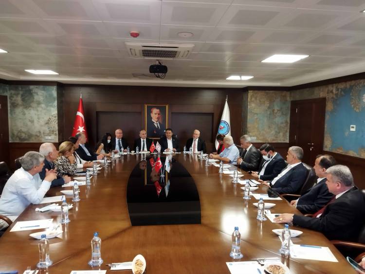 Kuzey Kıbrıs Türk Cumhuriyeti Başbakanı Ersan Saner, İskenderun Ticaret ve Sanayi Odasını ziyaret etti. İTSO Başkan Yardımcısı Yeter; “Coğrafi yakınlığımızı avantaja  çevirmek üzere Kıbrıslı iş insanlarını Hatay’a bekliyoruz”