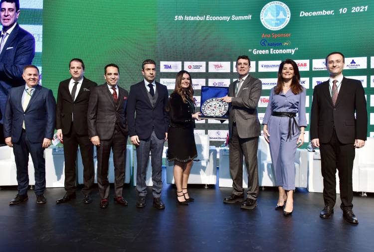 TÜİOSB’YE 'TÜRKİYE'NİN İLK İHRACAT ODAKLI DİJİTAL VE YEŞİL OSB'Sİ ÖDÜLÜ’