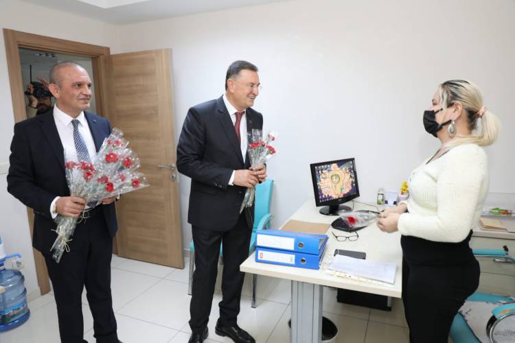 BAŞKAN SAVAŞ’TAN SAĞLIK ÇALIŞANLARINA JEST SAVAŞ: SAĞLIK ÇALIŞANLARIMIZIN HAKKINI ÖDEYEMEYİZ