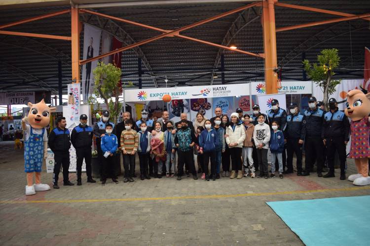 7. DÖRTYOL İLK KURŞUN KÜLTÜR SANAT VE TURUNÇGİL FESTİVALİ BAŞLADI  FESTİVALDE EXPO’21 HATAY’IN MASKOTLARI DEFNE VE ZEYTİN YOĞUN İLGİ GÖRDÜ