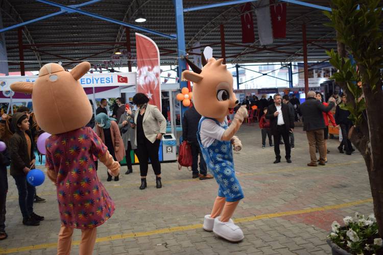 7. DÖRTYOL İLK KURŞUN KÜLTÜR SANAT VE TURUNÇGİL FESTİVALİ BAŞLADI  FESTİVALDE EXPO’21 HATAY’IN MASKOTLARI DEFNE VE ZEYTİN YOĞUN İLGİ GÖRDÜ