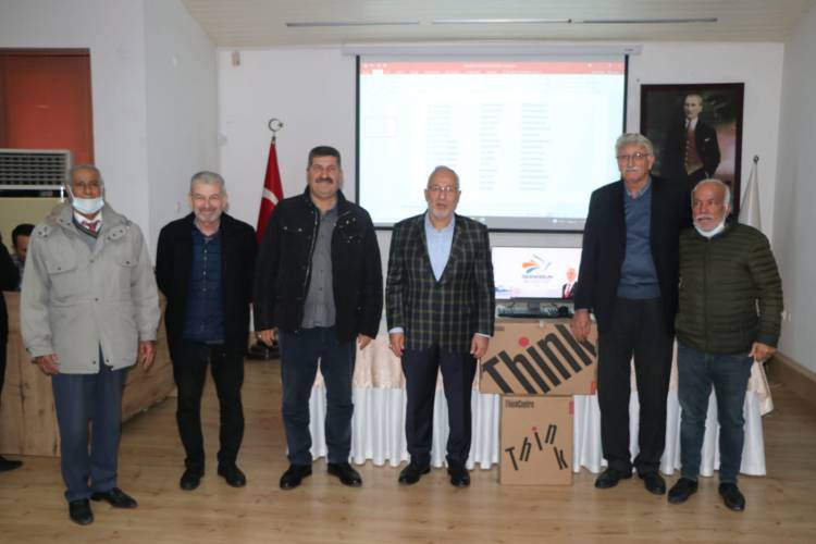 BAŞKAN TOSYALI’DAN MUHTARLARA BİLGİSAYAR DESTEĞİ