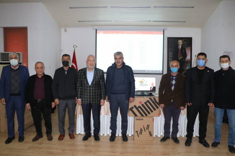 BAŞKAN TOSYALI’DAN MUHTARLARA BİLGİSAYAR DESTEĞİ