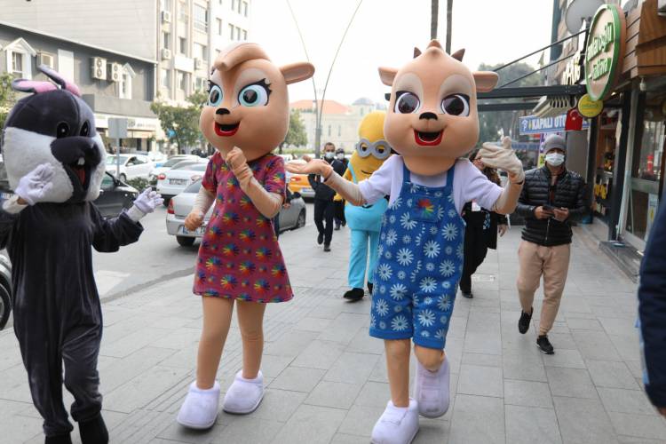 EXPO 2021 HATAY KORTEJİ ANTAKYA’DA YOĞUN İLGİ GÖRDÜ  EXPO 2021 HATAY’IN ANTAKYA’DAKİ KORTEJİNDE RENKLİ DAKİKALAR YAŞANDI  HBB’DEN ANTAKYA SOKAKLARINDA EXPO 2021 HATAY KORTEJİ