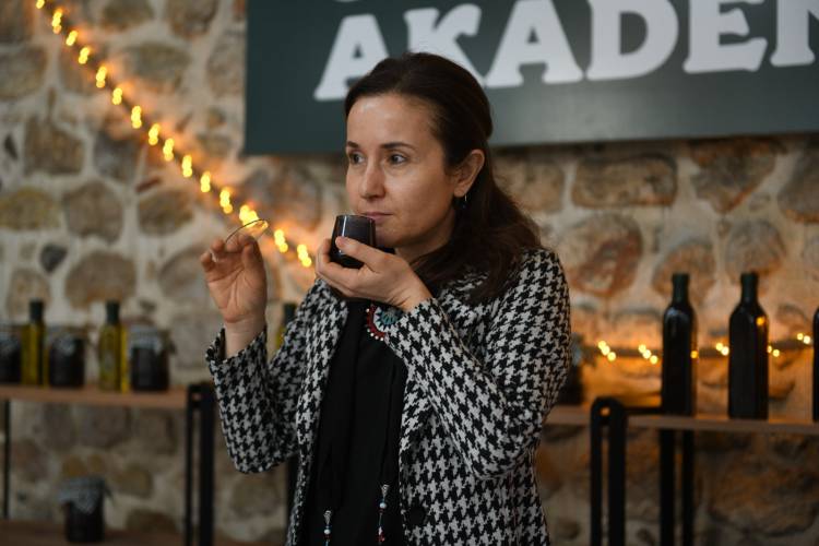 ZEYTİNYAĞI OKURYAZARLIĞI VE TADIM EĞİTİMİ PROJESİ BAŞLADI