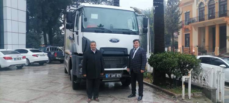 ÇEVRE VE ŞEHİRCİLİK BAKANLIĞI’NDAN KIRIKHAN’A ÇÖP TOPLAMA ARACI HİBE EDİLDİ