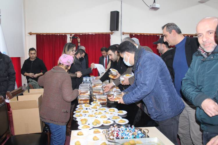 BAŞKAN ERYILMAZ ÇALIŞANLARIN YENİ YILINI (RES-EL SENİ) KUTLADI