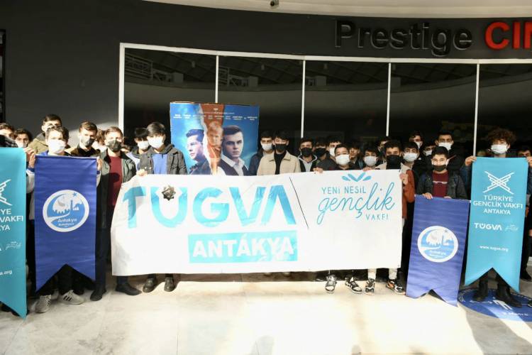 ANTAKYA BELEDİYESİ VE TÜGVA İŞ BİRLİĞİ İLE    ÖĞRENCİLER “KESİŞME: İYİ Kİ VARSIN EREN” FİLMİNİ ÜCRETSİZ İZLEDİLER