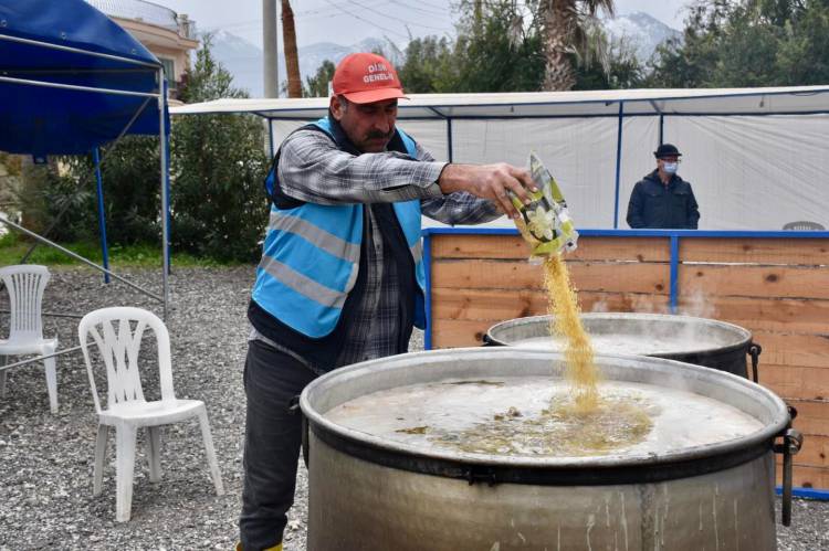 ARSUZ’DA KAZANLAR ‘CAN DOSTLARIMIZ’ İÇİN KAYNADI