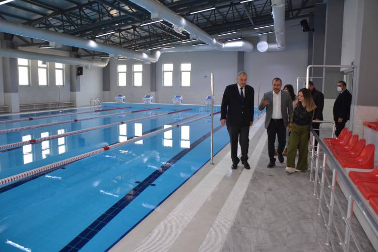 PARALİMPİK MİLLİ YÜZÜCÜ SÜMEYYE BOYACI BAŞKAN YILMAZ’I ZİYARET ETTİ 