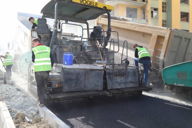ANTAKYA FATİH CADDESİ ASFALTLANIYOR  FATİH CADDESİ’NDEKİ ÇALIŞMALAR HIZ KAZANDI