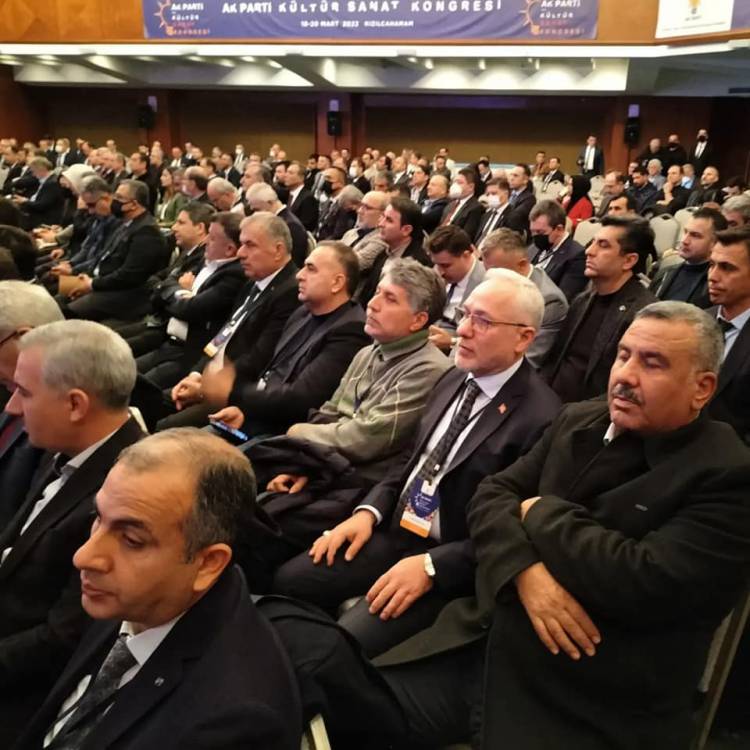 BAŞKAN TOSYALI KÜLTÜR SANAT KONGRESİ’NE KATILDI