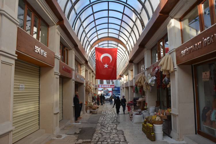 BAŞKAN YILMAZ MÜJDEYİ VERDİ;   “UZUN ÇARŞI RESTORASYON PROJESİNDE İKİNCİ ETABA BAŞLIYORUZ” 