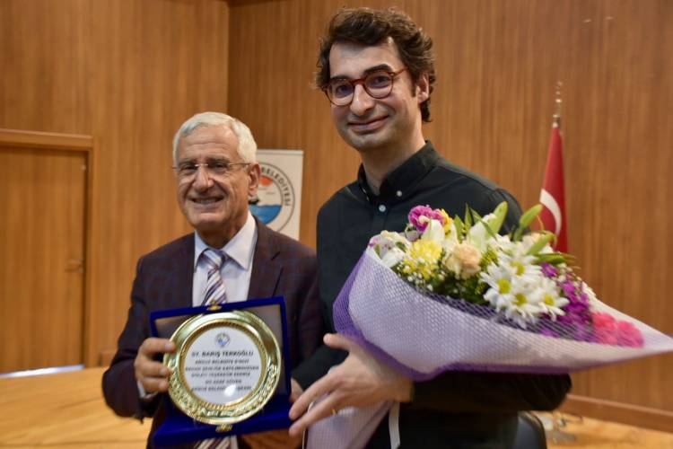 ARSUZ’DA, BARIŞ PEHLİVAN VE BARIŞ TERKOĞLU’NA YOĞUN İLGİ