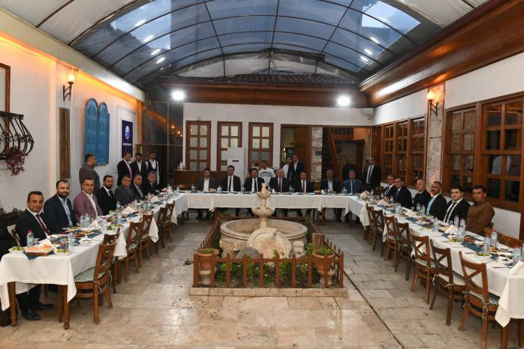 Antakya Belediye Başkanı İzzettin Yılmaz’ın Ev Sahipliğinde;   İLLER BANKASI HEYETİ, BELEDİYE BAŞKANLARI İLE    İFTAR PROGRAMINDA BULUŞTU 