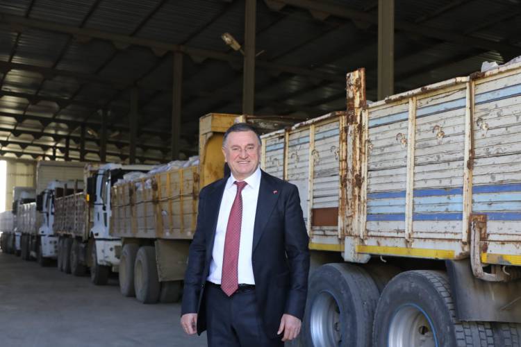 HBB’NİN 75 TON ORGANOMİNERAL GÜBRESI ÇİFTÇİYE ULAŞIYOR HBB’DEN ÜRETİME DESTEK TOPRAĞA NEFES LÜTFÜ SAVAŞ: HATAY’DAKİ ÜRETİMİ ARTTIRMAK İÇİN ÇALIŞIYORUZ SAVAŞ: ÇİFTÇİLERİMİZİ DESTEKLEMEYE DEVAM EDECEĞİZ