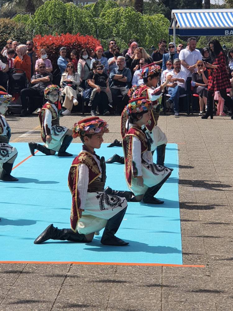 İSTANBUL TUZLA DA  BARBAROS  İLKOKULUNDA 23 NİSAN ETKİNLİGİ COŞKU İLE KUTLANDI