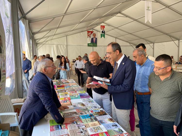 DEFNE BELEDİYESİ 2. KİTAP FUARI AÇILDI BAŞKAN GÜZEL: DEFNE HALKINI BİLGİ KAYNAKLARIYLA, KİTAPLARLA  BULUŞTURMAYA DEVAM EDECEĞİZ
