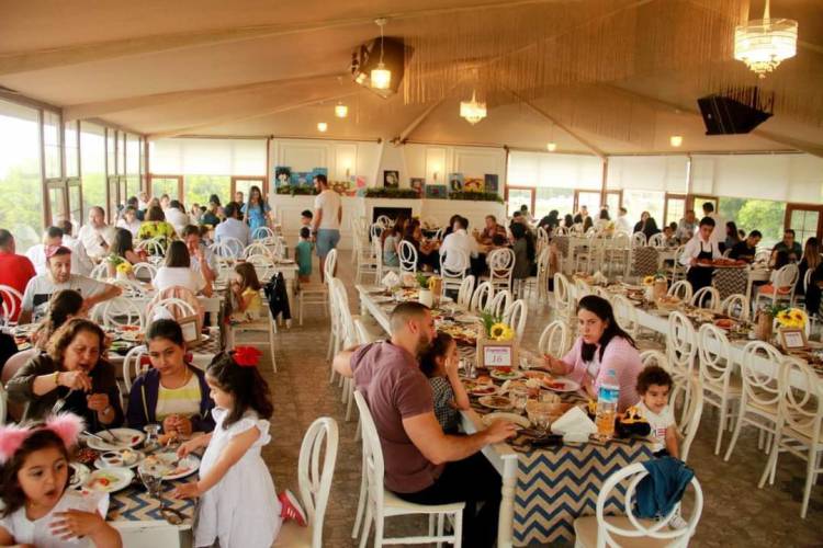 İskenderunda  resim Ögretmeni Gülcan Doğruel rehberliğinde  kurulan Atölye kafası resim  ve sanat  atölyesi , çocuklarının  1 yıllık  emeklerini ve eserlerini kalabalık  bir kahvaltı  organizasyonuyla sergiledi. 