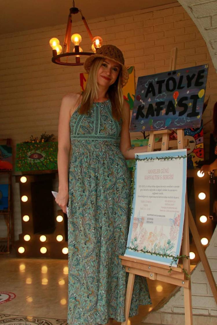 İskenderunda  resim Ögretmeni Gülcan Doğruel rehberliğinde  kurulan Atölye kafası resim  ve sanat  atölyesi , çocuklarının  1 yıllık  emeklerini ve eserlerini kalabalık  bir kahvaltı  organizasyonuyla sergiledi. 