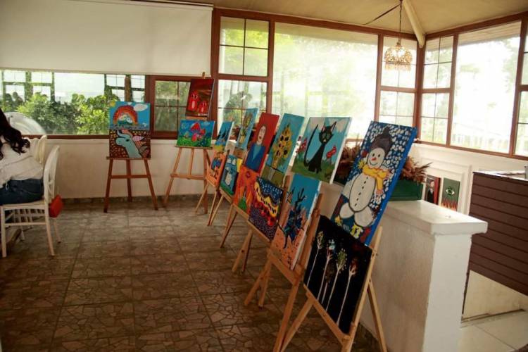 İskenderunda  resim Ögretmeni Gülcan Doğruel rehberliğinde  kurulan Atölye kafası resim  ve sanat  atölyesi , çocuklarının  1 yıllık  emeklerini ve eserlerini kalabalık  bir kahvaltı  organizasyonuyla sergiledi. 