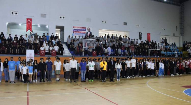 İSKENDERUNDA 19 MAYIS COŞKUSU